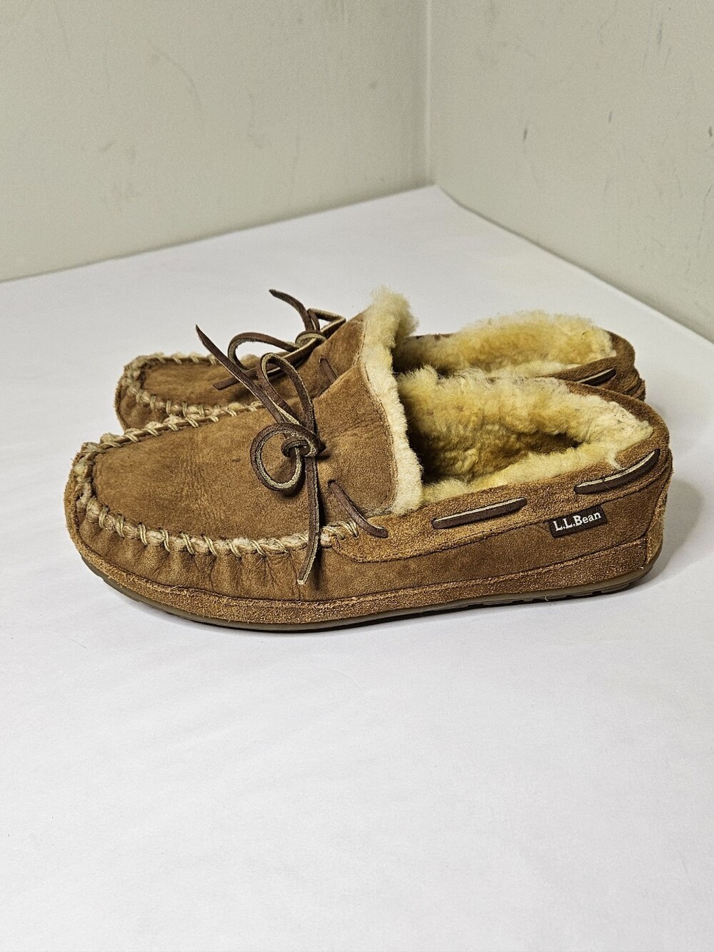 L.L. Bean Women's Wicked Good Shearling Slippers Moccasins 9 Tan Brown Suede